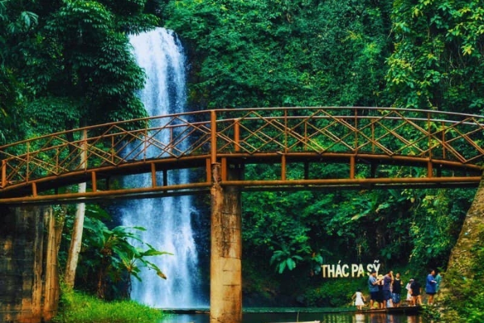 Natural beauty of Pa Sỹ waterfall in Kon Tum