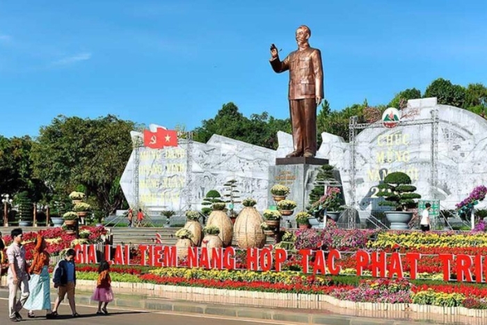 Đại Đoàn Kết Square – First must-visit stop on the 6-day Pleiku Kon Tum Buon Ma Thuot trip