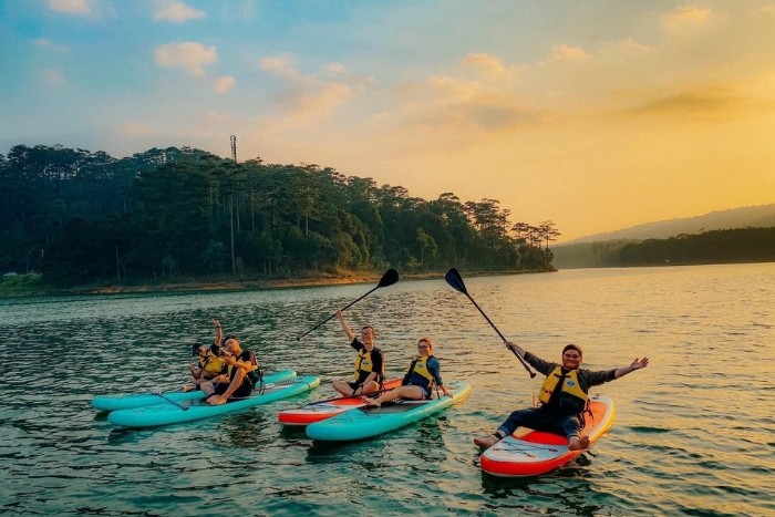 Gentle adventure by kayak on Tuyen Lam Lake