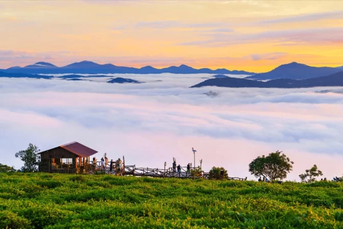 Sunrise over the sea of clouds in Dalat