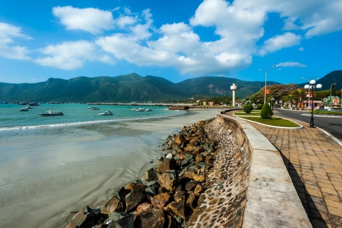 Con Dao follows two main seasons: the dry season and the rainy season