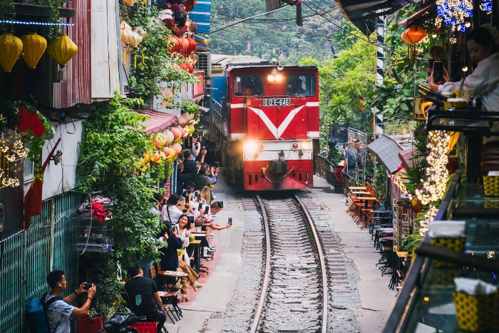 Train Street energizes a Hanoi 2-day itinerary