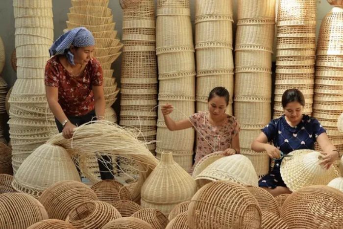 Traditional bamboo weaving in Phu Vinh Village 