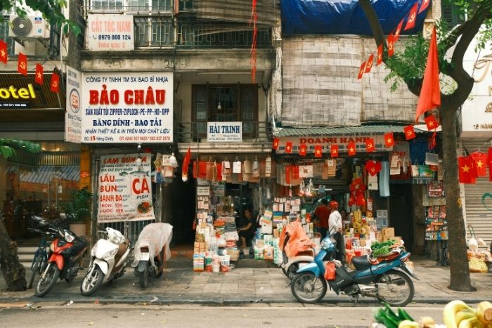Staying in Hanoi&rsquo;s Old Quarter: an instant immersion in daily life