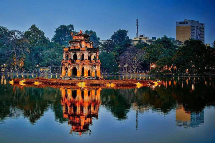 What to do in Hanoi in 3 days? Discover Hoan Kiem Lake in the center of the Old Quarter