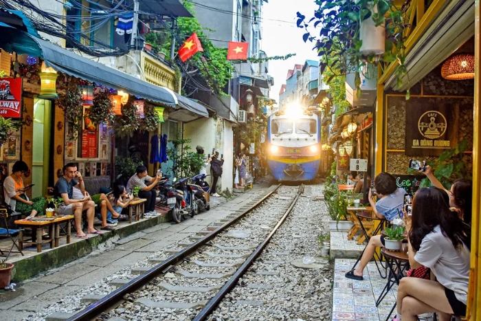 Unforgettable experience of Hanoi Train Street