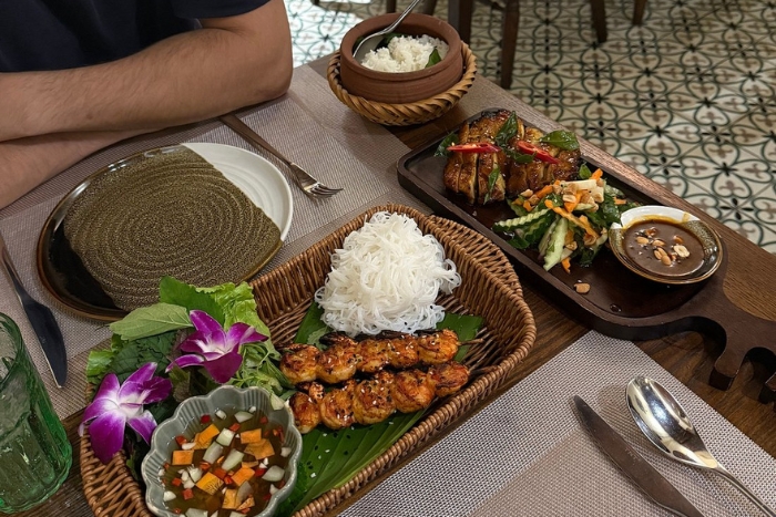 Tasting Hanoi’s gastronomy in a local restaurant