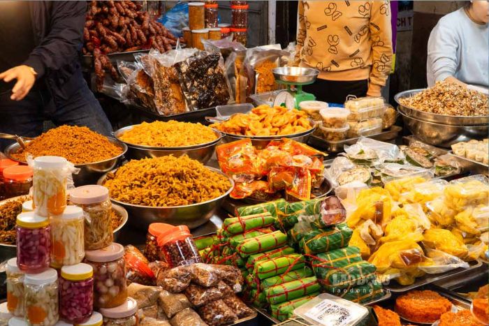 Taste numerous delicacies at Hang Be Market