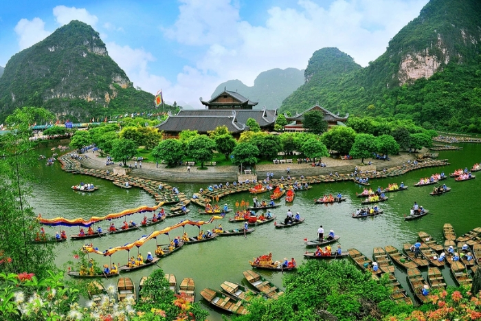 Overwhelmed by the charming landscape of Ninh Binh