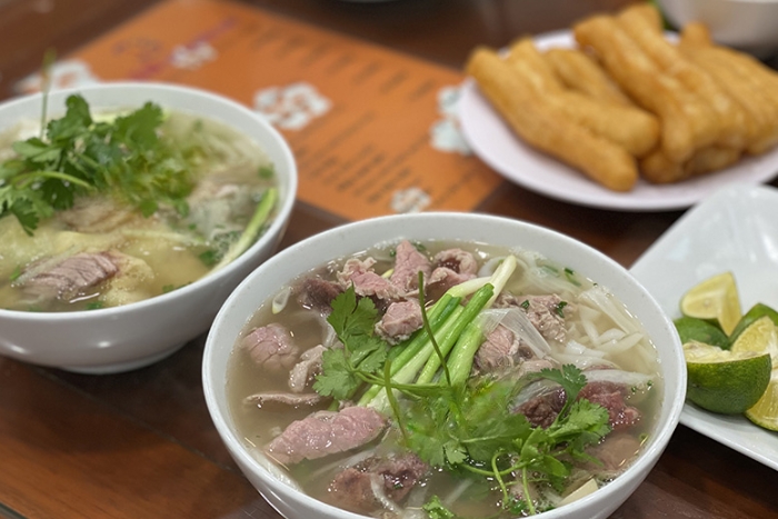 Steaming phở at Pho Ly Quoc Su