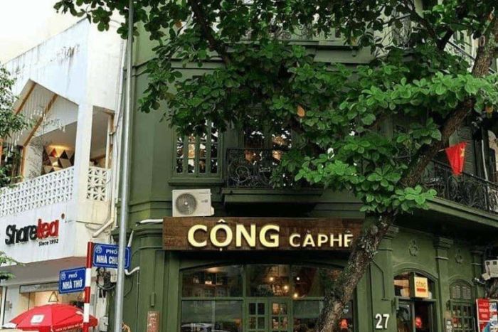 Around Cathedral Saint Joseph Hanoi, there are many cafés
