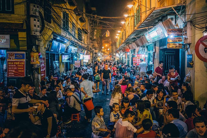 Ta Hien - street of alcohol.