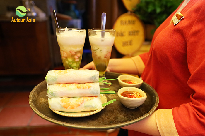 Pho Cuon (Fresh Spring Rolls)