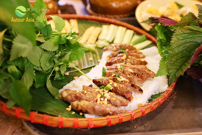 Nem Nướng Nha Trang (Grilled pork rolls)
