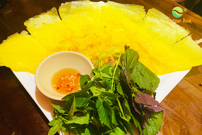 Banh Xeo (Vietnamese crispy pancake)
