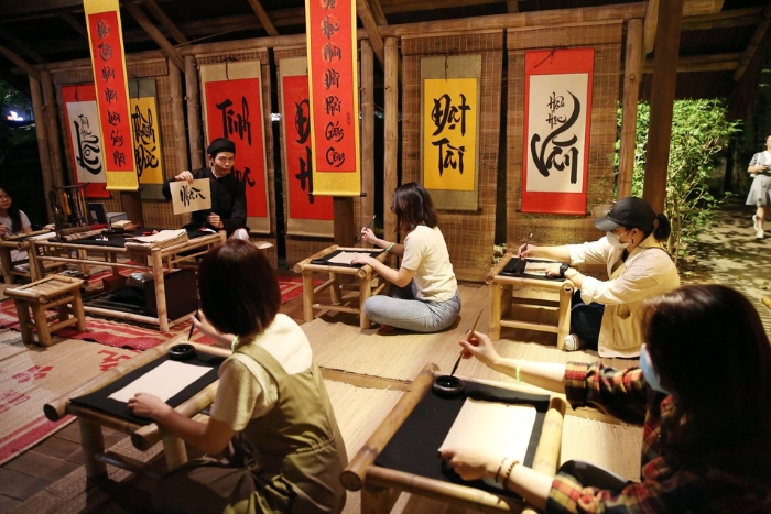 Temple of Literature Night Tour in Hanoi