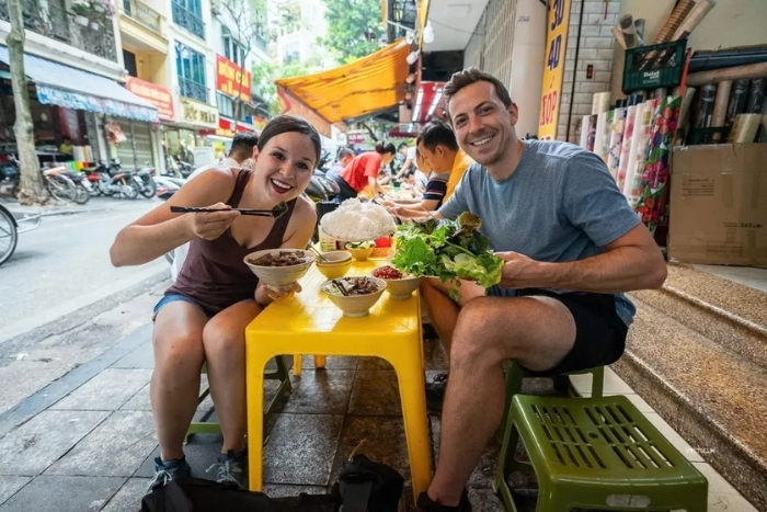 Why take a Hanoi street food walking tour ?