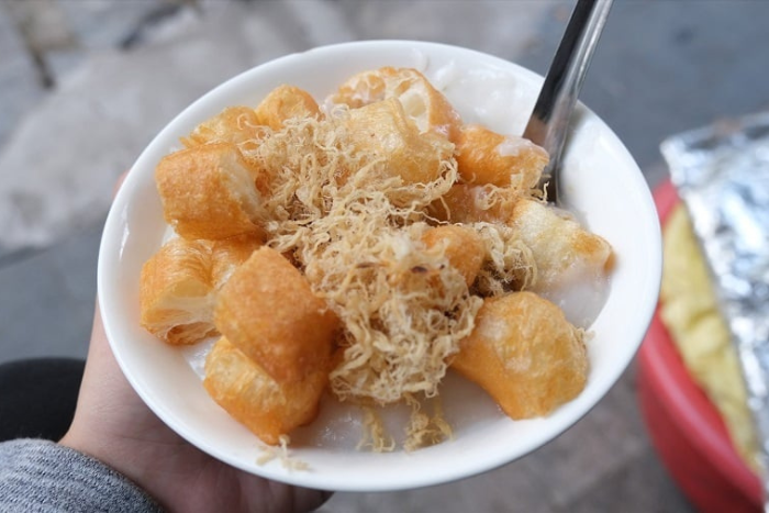 What to eat in Hanoi in winter? You can try a bowl of warm pork rib porridge
