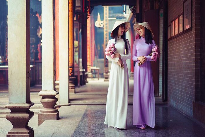 Vietnamese women in traditional Vietnamese long dress