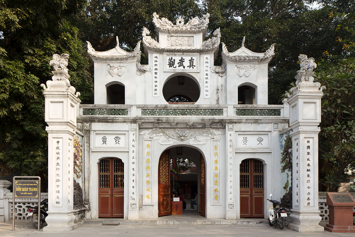 Quan Thanh temple 