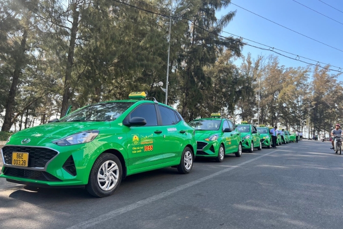 It is easy to get around Hanoi by taxi