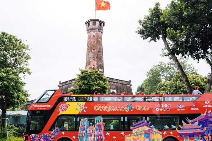 It's a good idea to look at the streets of Hanoi