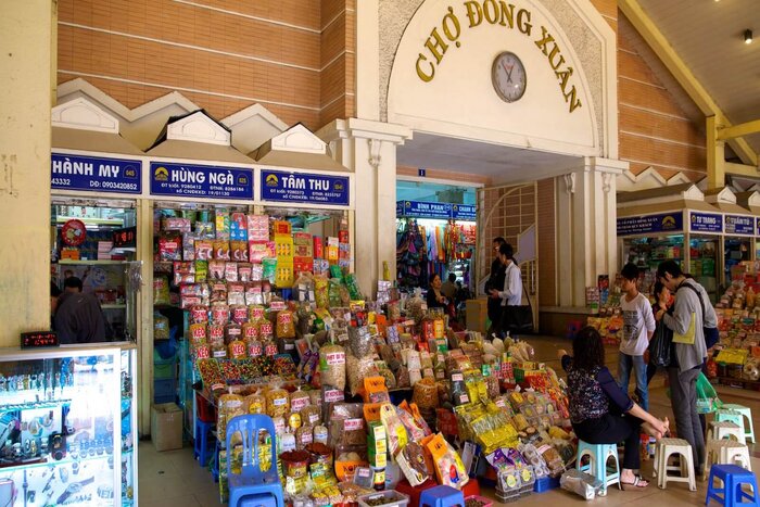 Dong Xuan market in Hanoi Old Quarter 