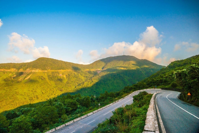 The road over the Hai Van Pass