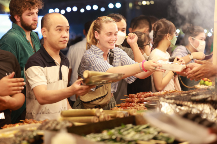 Make sure to carry cash to easily explore the street food in Hue and Hoi An