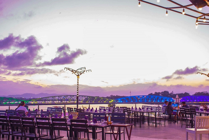 Enjoy a memorable dinner at a restaurant with a beautiful view of the Perfume River