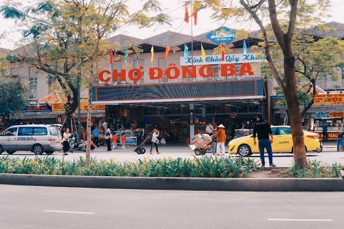 Scenes of daily life at the traditional Dong Ba Market
