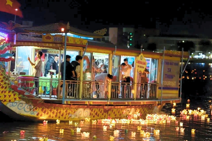 Poetic evening in Hue: Lantern release on the Perfume River