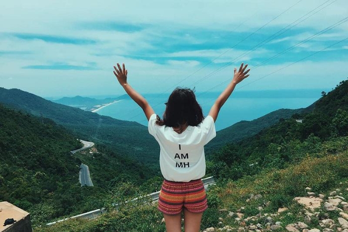 A suspended moment between sea and mountain at the Hai Van Pass