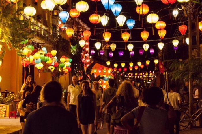Colors and lights of Hoi An’s night market