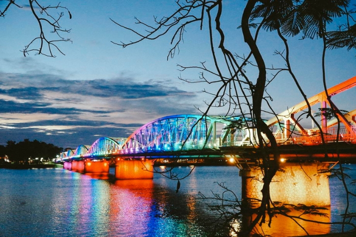 Truong Tien bridge at night