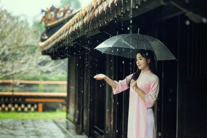 Strolling in the rain at the Imperial City of Hue