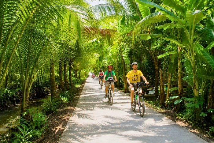 Cycling through the Mekong Delta during the dry season