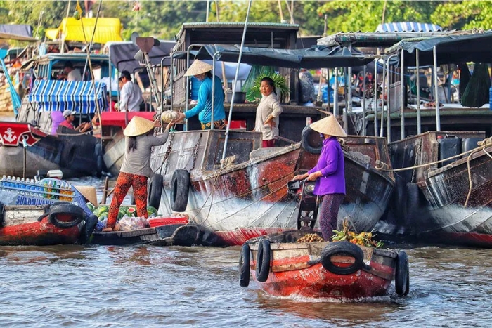 Discover the authentic life of the locals in the Mekong