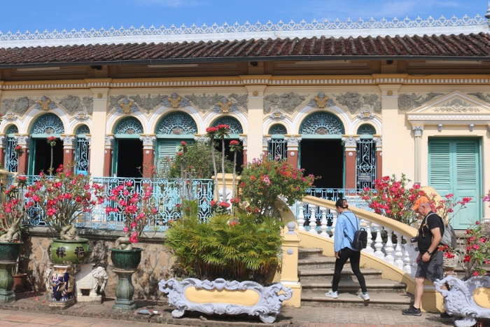 Visit Binh Thuy ancient house in Can Tho  