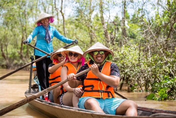 Experience Mekong's sampan 