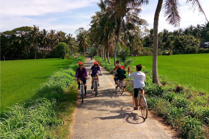 Cycling in Ben Tre for the best experience 