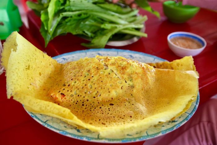 Banh Xeo is a dish that travelers absolutely must taste