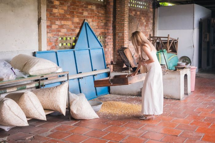 Discovering traditional craft workshops in the delta