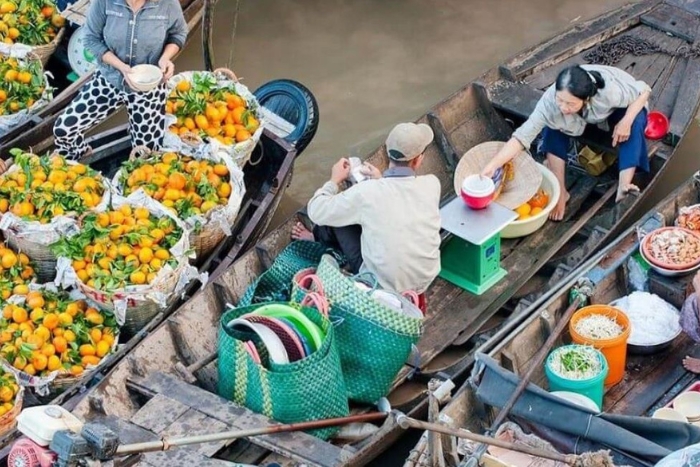 Phong Dien floating market