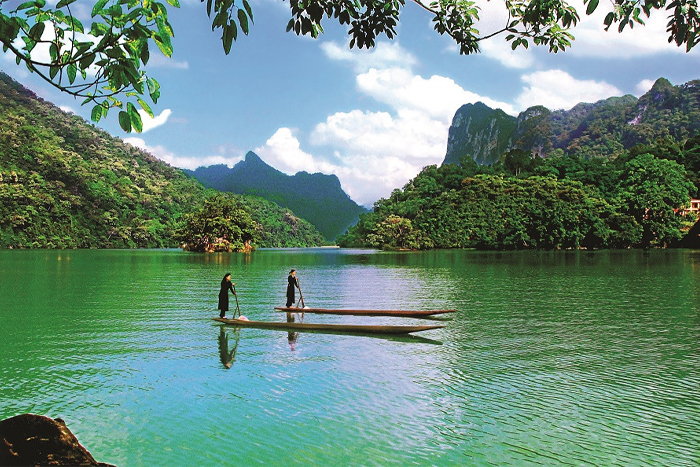 Discover the beauty of Ba Be lake