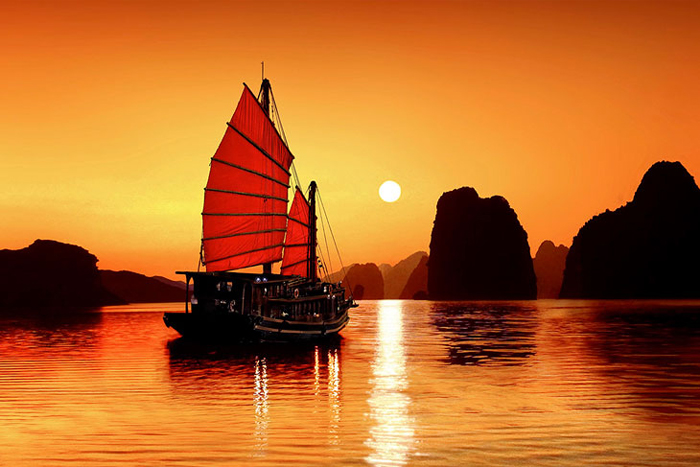 The beauty of sunset in Halong Bay