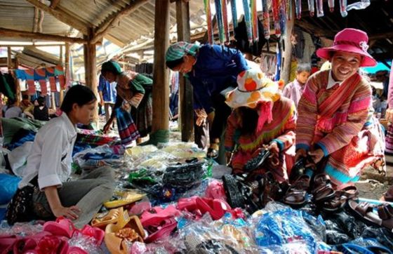 Meet The Ethnic Groups At Châu Market In Sapa With Mr. Gary Warren