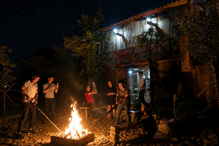 A cozy interior at Ta Phin Homestay