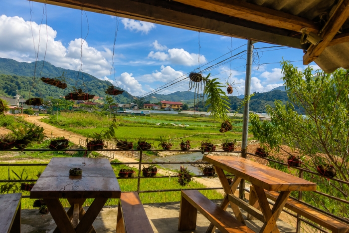 Stay in the heart of the landscapes of Ta Phin Homestay