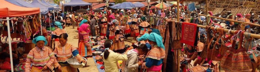 What can you buy at Lung Khau Nhin Market in Sapa?